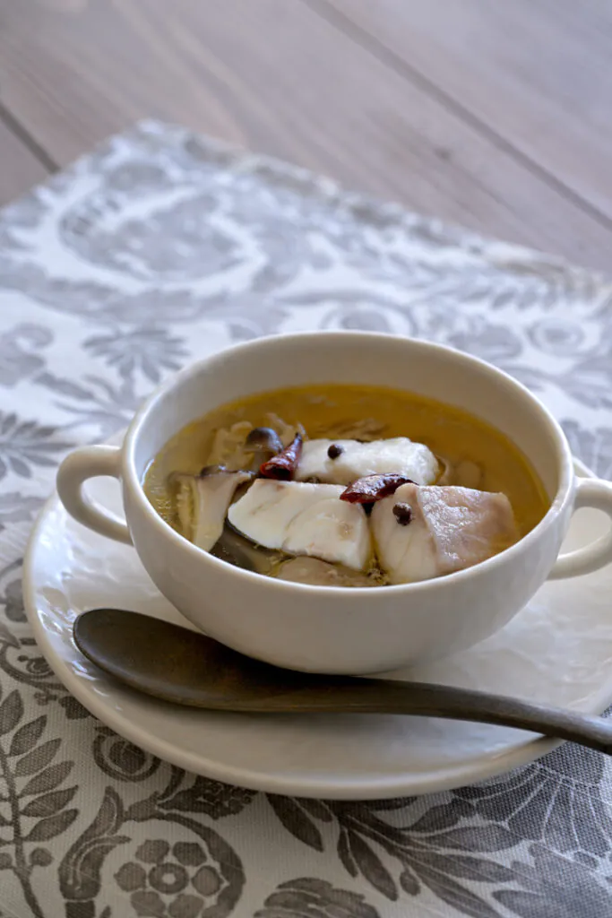 たいとキノコのスパイシースープ